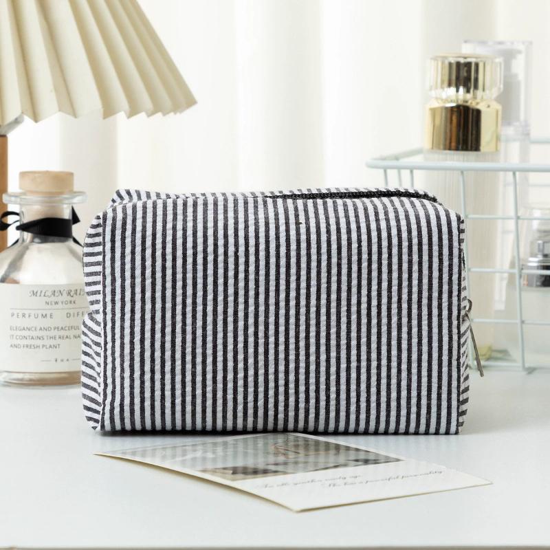 Women Large Capacity Toiletry Bag Embroidered Striped Travel Cosmetic Storage Bag And Makeup Bag Seersucker Portable Handbag Storage