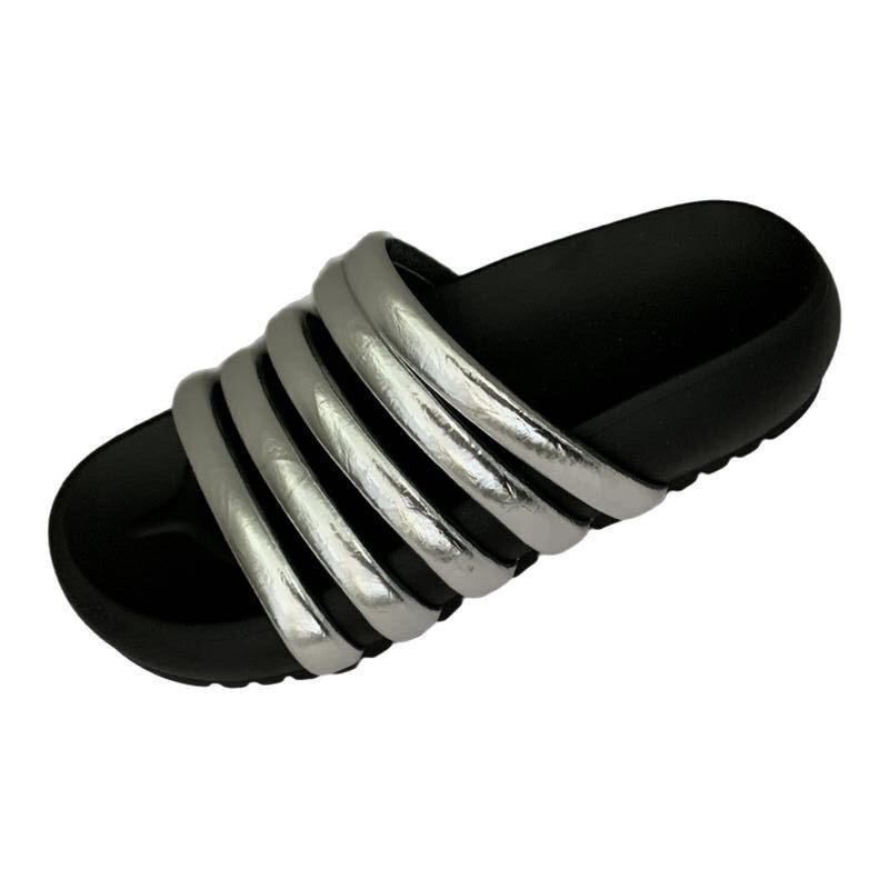 

Beautiful thick-bottomed cool slippers for women s summer outer wear 2025 new women s huge good-looking not tired feet seaside super fire one-word 35 серебряный