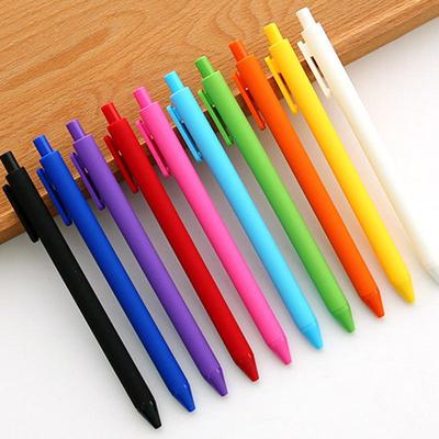 Stylo à bille multicolore rétractable avec grip en caoutchouc souple - Noir, Blanc, Bleu, Rouge, Jaune, Violet, Rose, Vert, Orange.