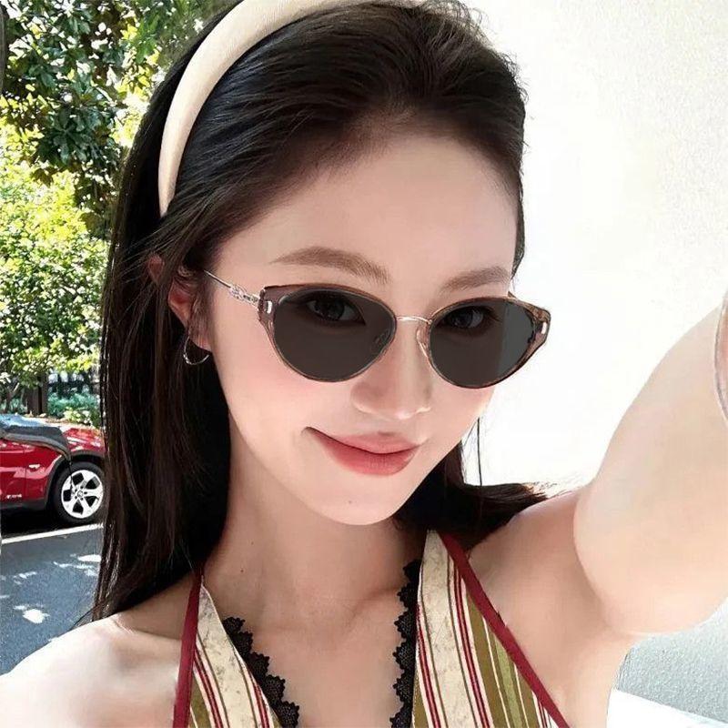 Women's Retro Sunglasses Luxurious Design 2026 New Arrival Outdoor UV Protection Fashionable Sunglasses Unisex Fashion Eyewear