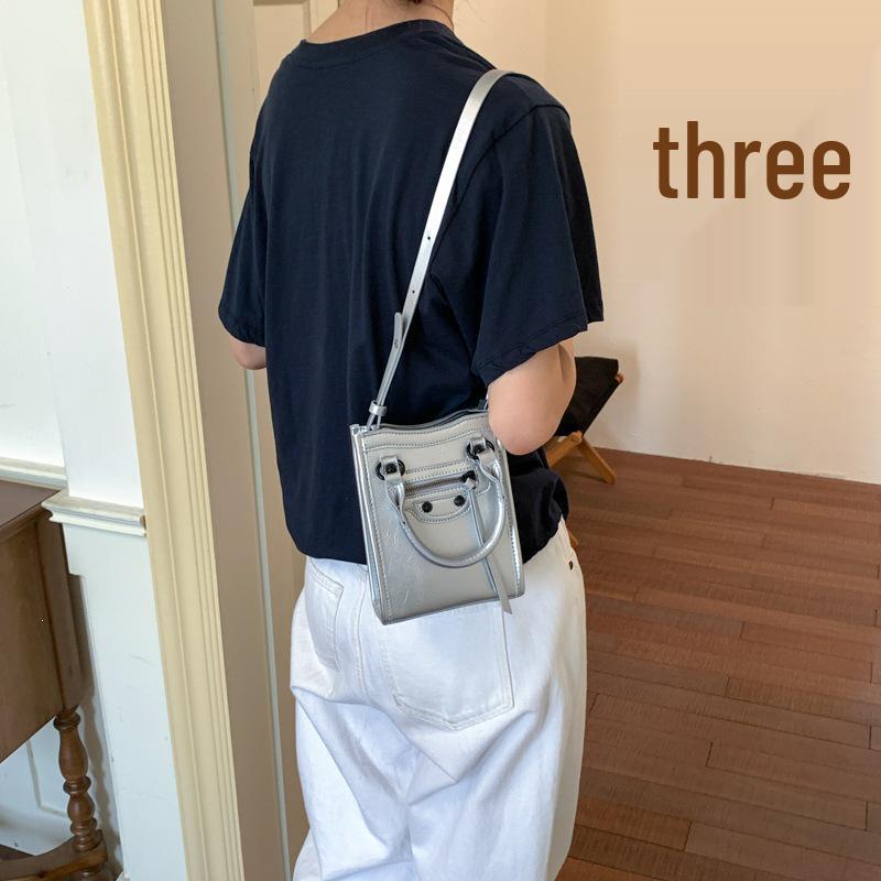 2026 Women's Trendy Rivet Motorcycle Crossbody Bag - High-Quality Textured Phone Handbag