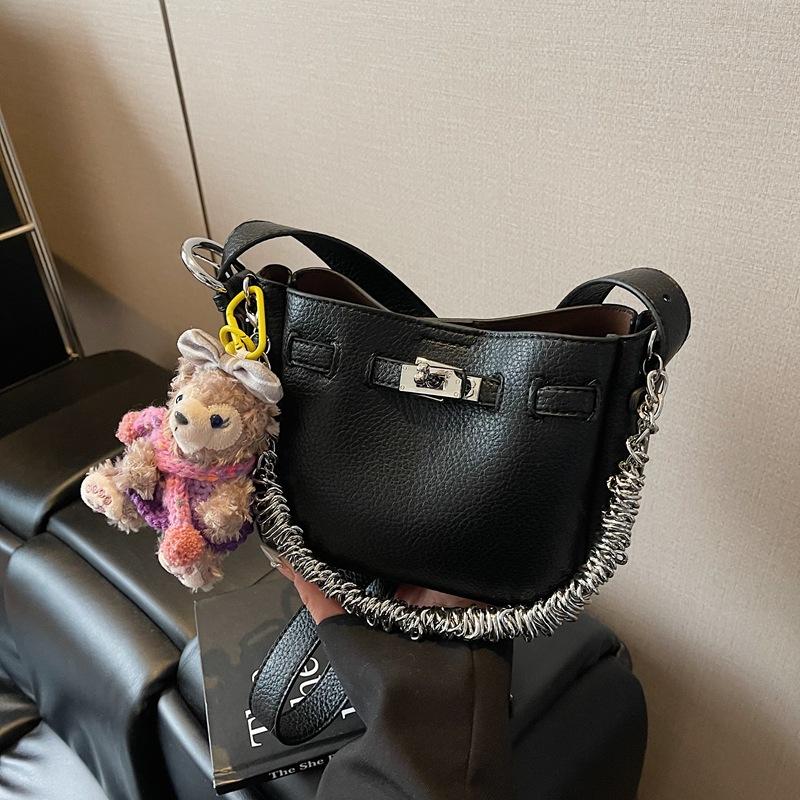 Crossbody bag women's bag 2025 new niche design summer small bag versatile high-end foreign gas chain bucket bag