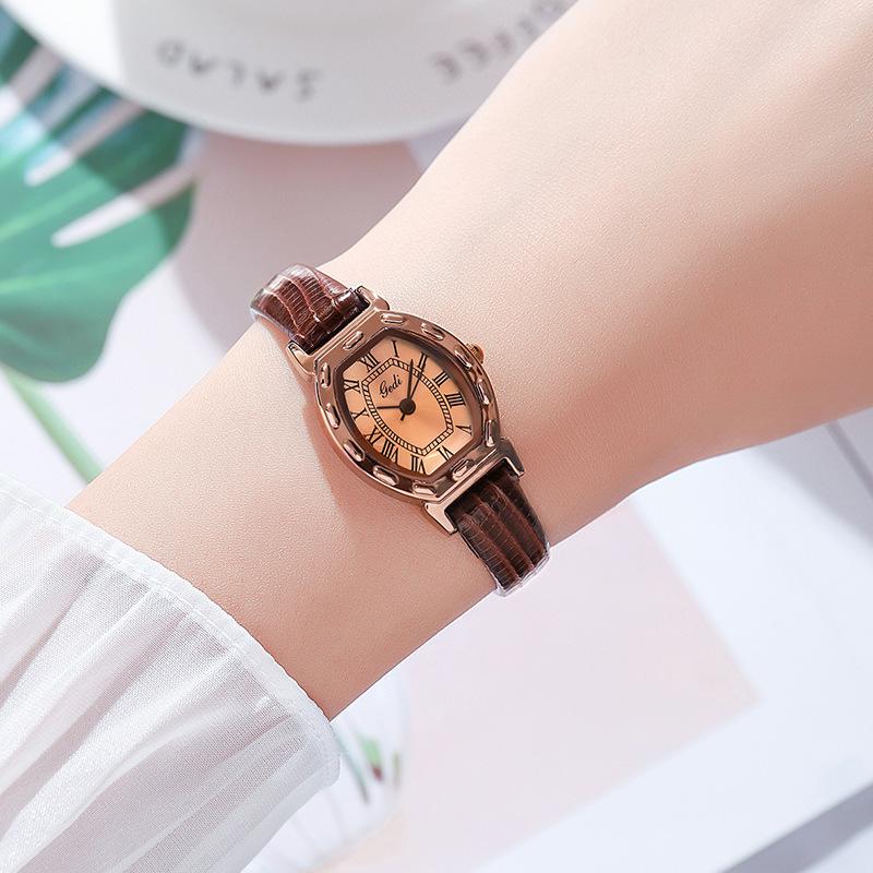 Retro Wine Barrel Type Women'S Watch Small Dial Roman Scale Belt Watch Women'S Quartz Watch