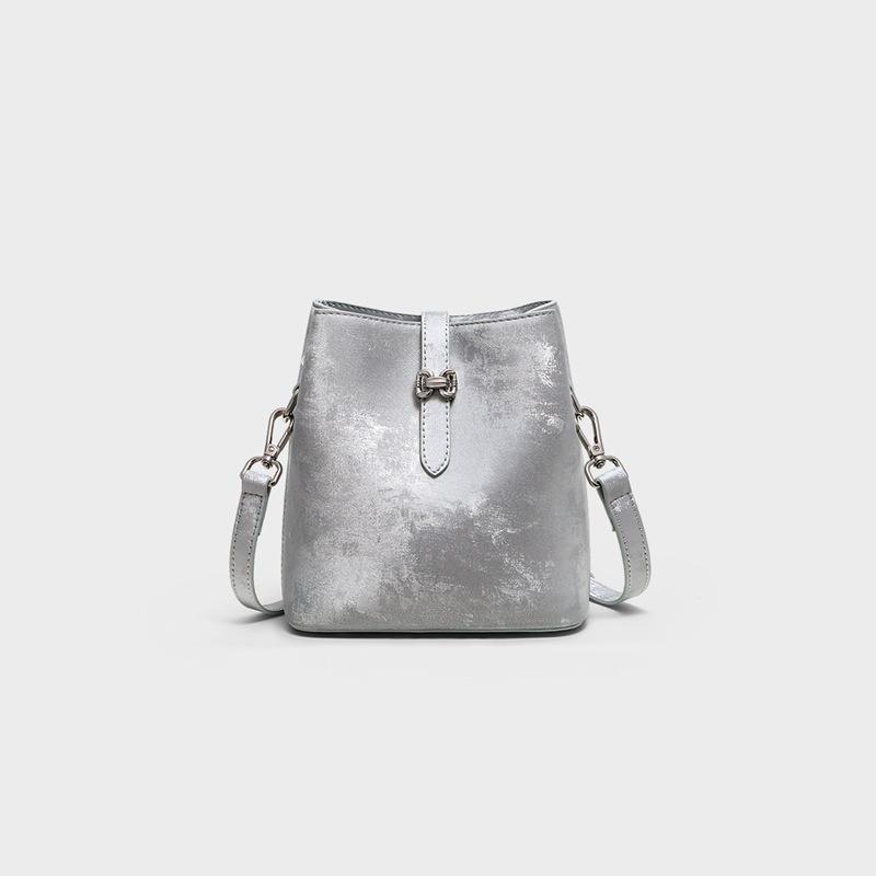 Bucket bag women's new women's bag Crossbody handbag leather high-end shoulder bag luggage