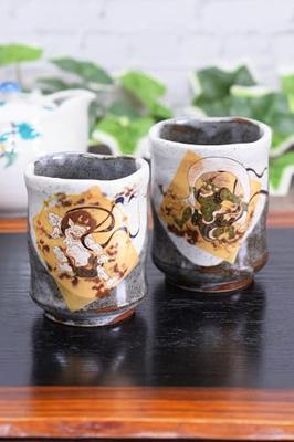 Waza no Kura Stilvolles Paar Kutani-Keramik-Teetassen, Mit Darstellungen des Windgottes und des Donnergottes, Keramik, Markenname, Japanisches Tafelgeschirr, Hergestellt in Jap