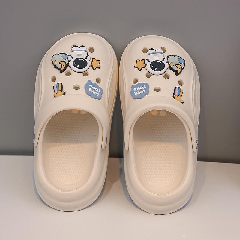 

Boys hole shoes 2024 summer children s astronaut beach shoes medium older children soft soles cool slippers boys home drag 24-25 (inner length 17CM)