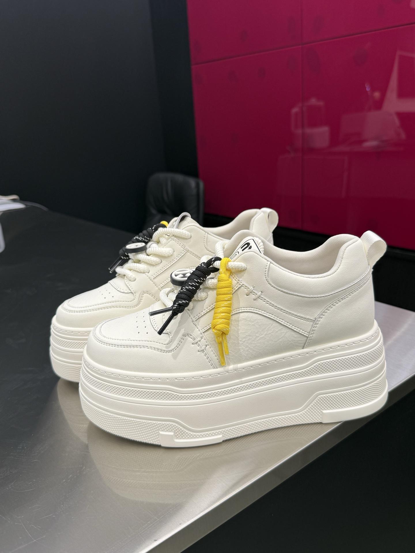 

Кожаная платформа белая обувь женская 2025 осень новая круглая голова универсальная шнуровка увеличивающая рост женская обувь повседневная спортивная обувь для скейтборда 39 белый