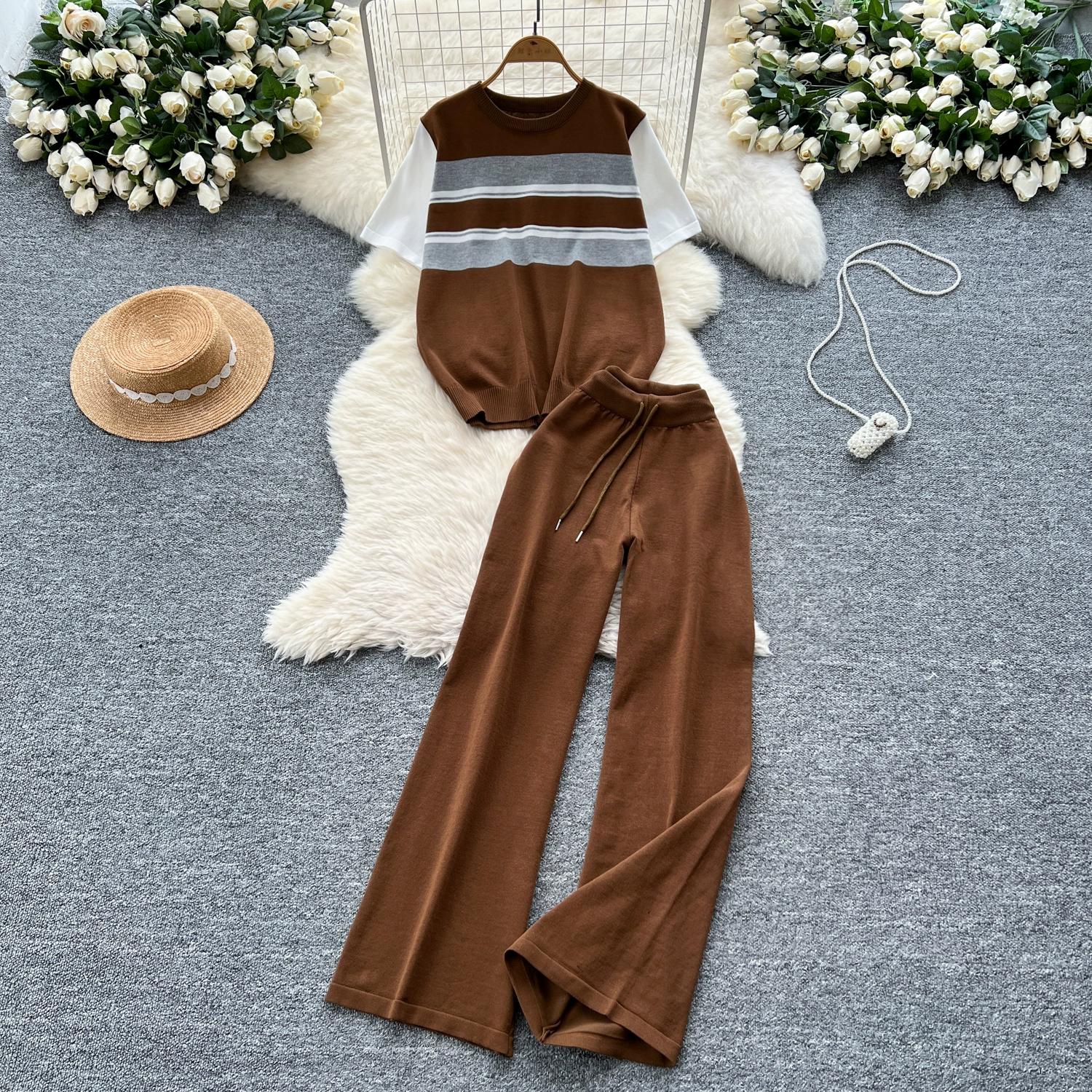 

Летний женский трикотажный свитер, брюки, комплект одежды из двух предметов, короткий рукав, О-образный вырез, полосатый свитер, топ и широкие брюки One Size темно-коричневого