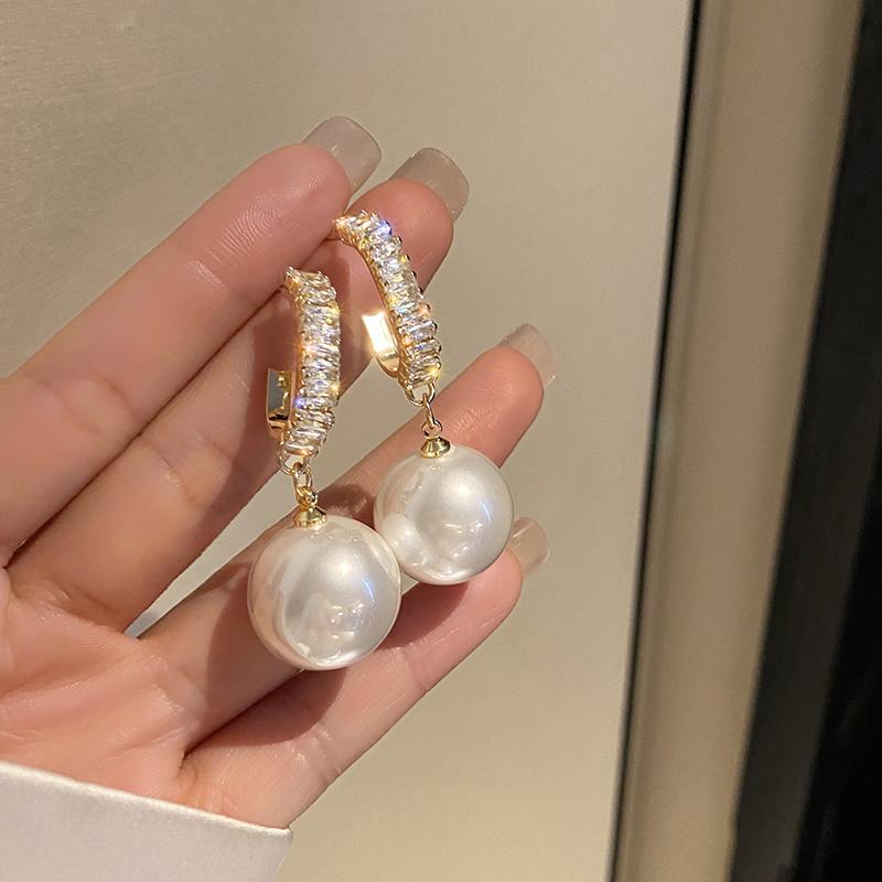 New Fashion Korean White Pearl Drop Earrings For Women Shiny Crystal Exquisite Earrings Wedding Party Engagement Jewelry