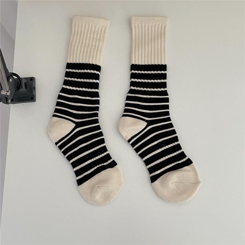 Women's Autumn and Winter Leisure New Striped Thick Wool Ring In The Tube Pile Socks