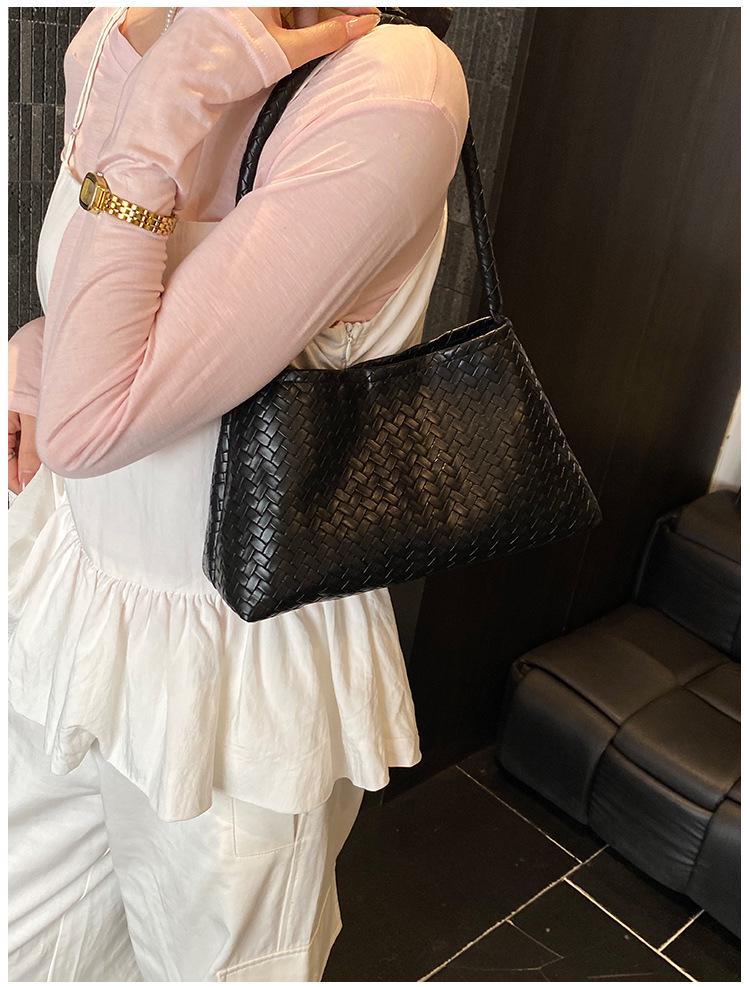Women's 2026 Summer Stylish Single Shoulder Underarm Woven Handbag