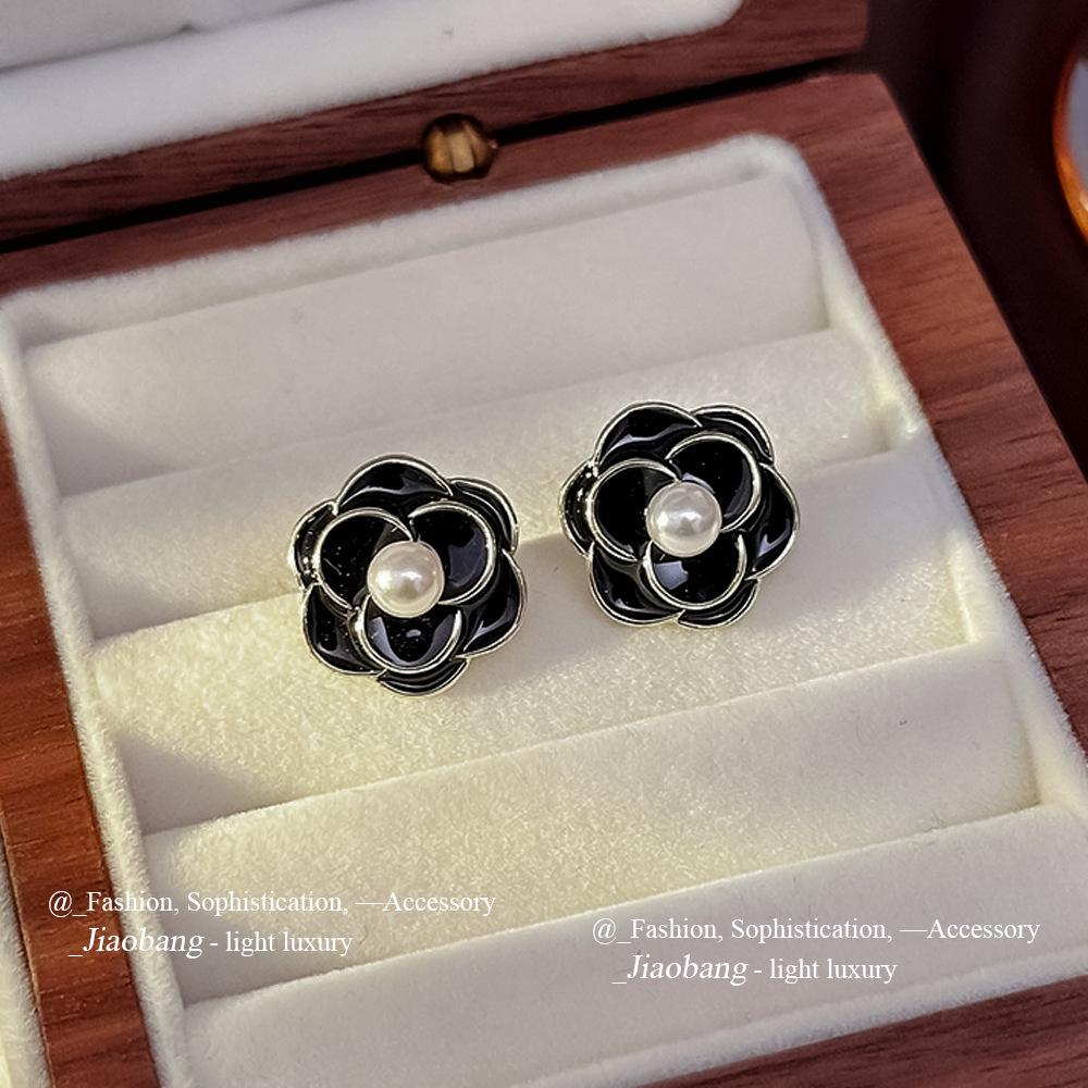 Elegant Zircon Flower and Pearl Stud Earrings - High-End Niche Design