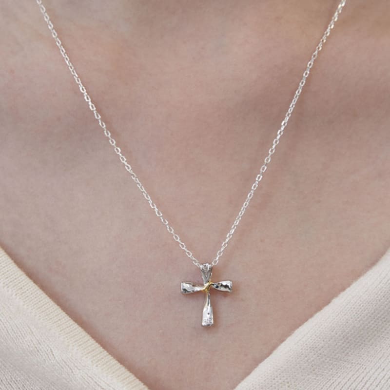 byweekend Bold cross necklace