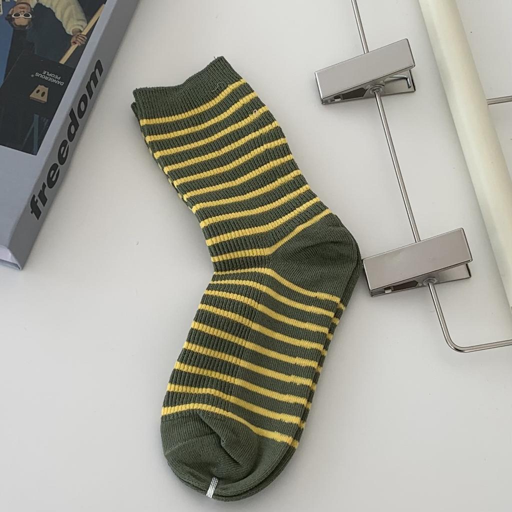 Socken Damen Mittelsaison Strümpfe Trendige Socken Grau College-Stil Strümpfe Vielseitige Gestreifte Stapelbare Socken