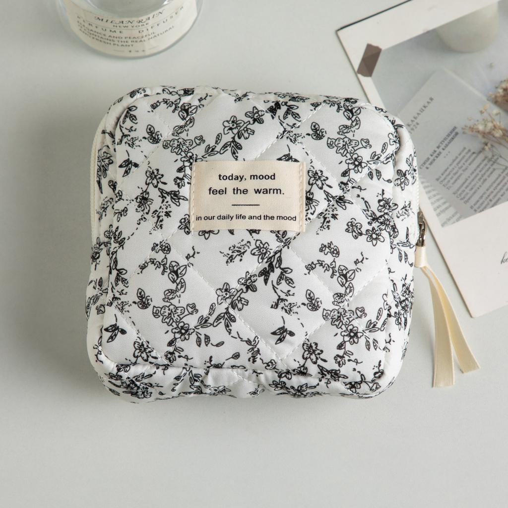 Heart Print Sanitary Napkins Storage Bag Feminine Period Pouch Portable Tampon Organizer Bag Mini Makeup Lipstick Storage Pouch