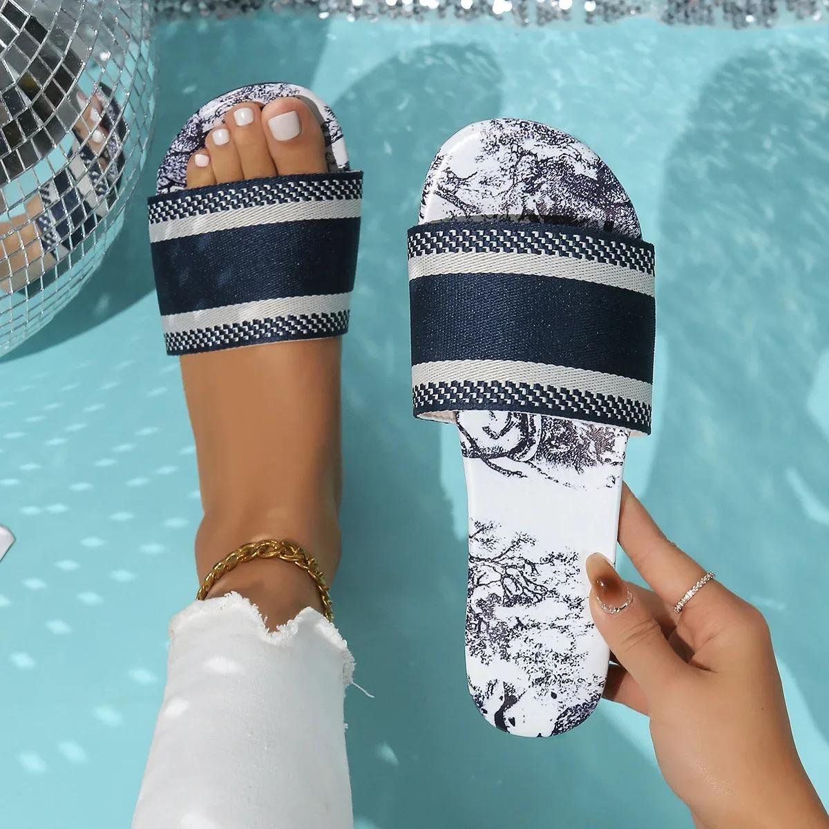 

Модные женские роскошные сандалии 2025 Лето Дизайнерский бренд Сочетание цветов Отпуск Пляжные шлепанцы Женские туфли на плоской подошве Слайды Zapatos De Mujer 43