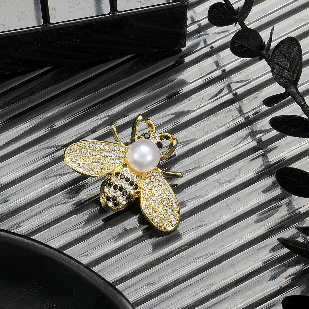 Cute Diamond-Encrusted Pearl Bee Brooch, Heavy Industry Light Luxury High-End Sense Fashion Temperament Suit Pin