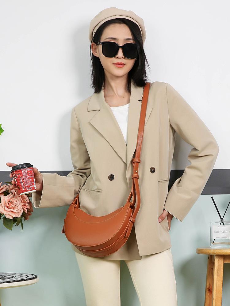 Trendy Lychee Grain French Crescent Crossbody Bag - High-End Fashionable Saddle Design