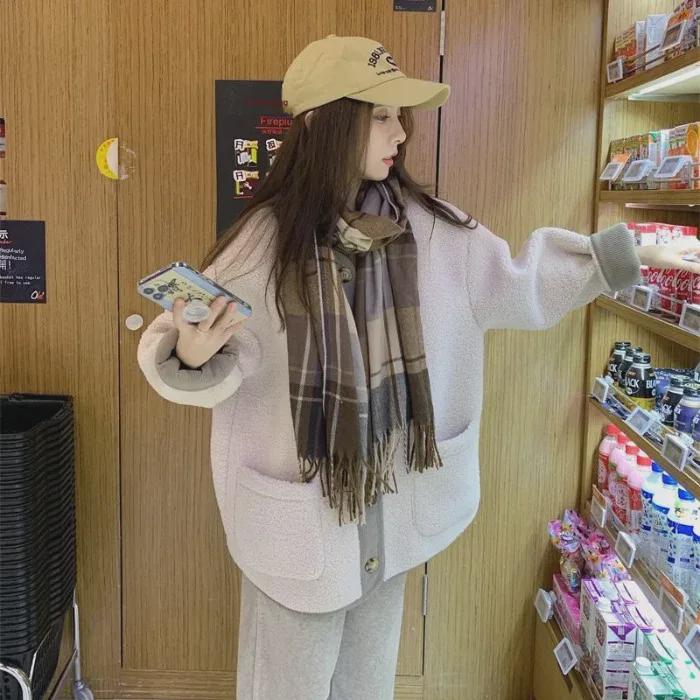 

Женское пальто из овечьей шерсти в стиле ретро - зимнее контрастное цветное, свободного кроя, средней длины L бежевый