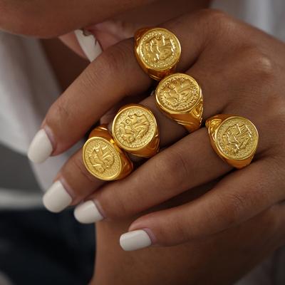 Anelli Vintage con Motivo Embossato in Acciaio Inossidabile Placcato Oro 18k Anello Impermeabile Anti-appannamento per Donna