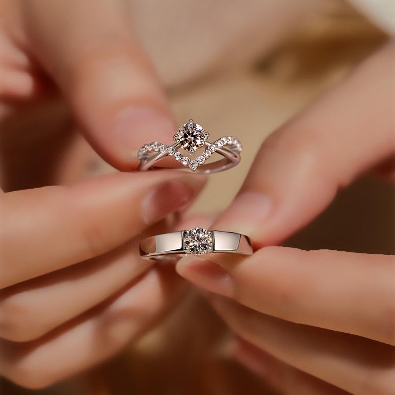 Elegante Anello da Donna con Diamante a Sei Griffe, Elegante Fedina in Zirconia Cubica, Perfetto per Proposte e Matrimonio, Misura Regolabile.