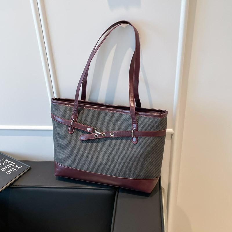 Winter new personalized fashion niche design versatile casual simple texture shoulder handbag