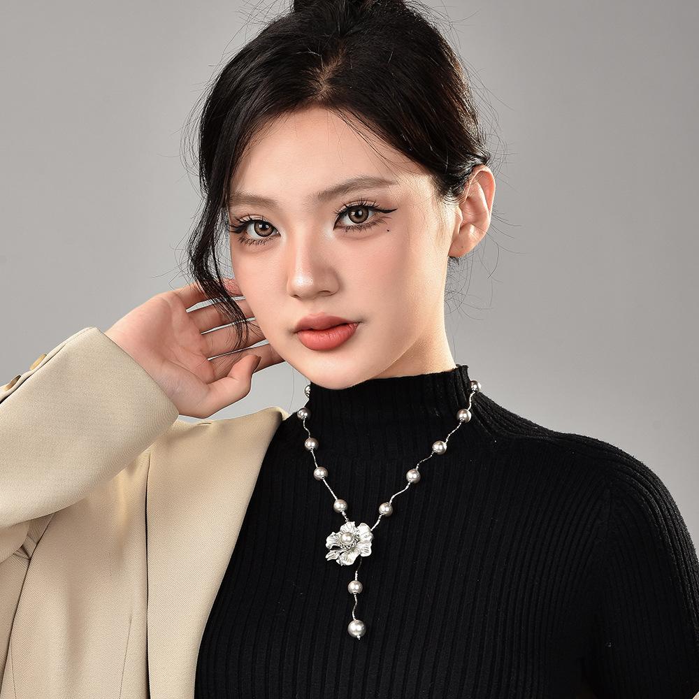 Factory Simple And Atmospheric Long Necklace With Jewelry Women'S Sweater Chain Versatile Autumn And Winter Rose Pearl Necklace