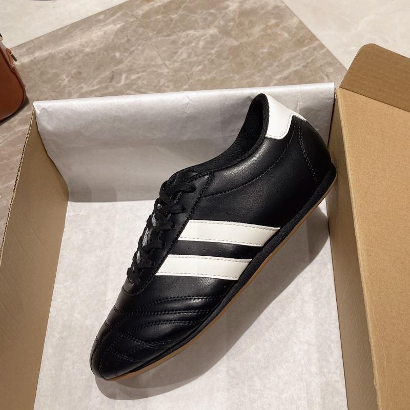 Fashion 2025 New Classic Retro Casual Low Top Running Shoes Anti-slip and wear-resistant Plus Size Women's black white colorway Sneakers