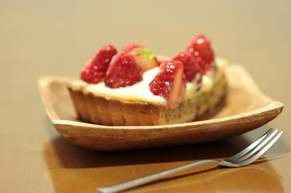 Fuji Boeki Acacia Dishware, 11cm Wide Square Trays/Plates, Set of 6, Product Number 23882