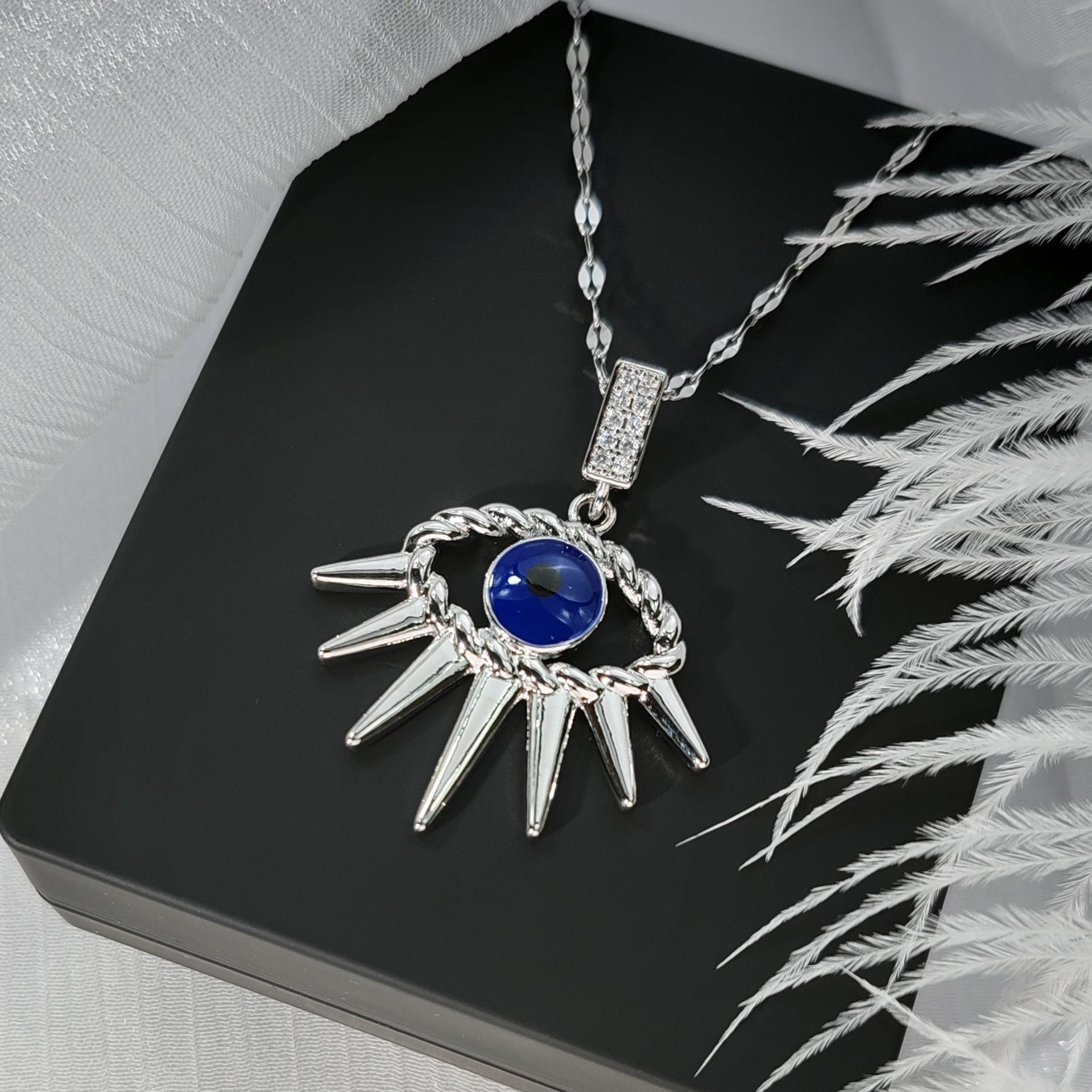 

Devil S Eye Necklace Female Design Personality Versatile Temperament Clavicle Chain