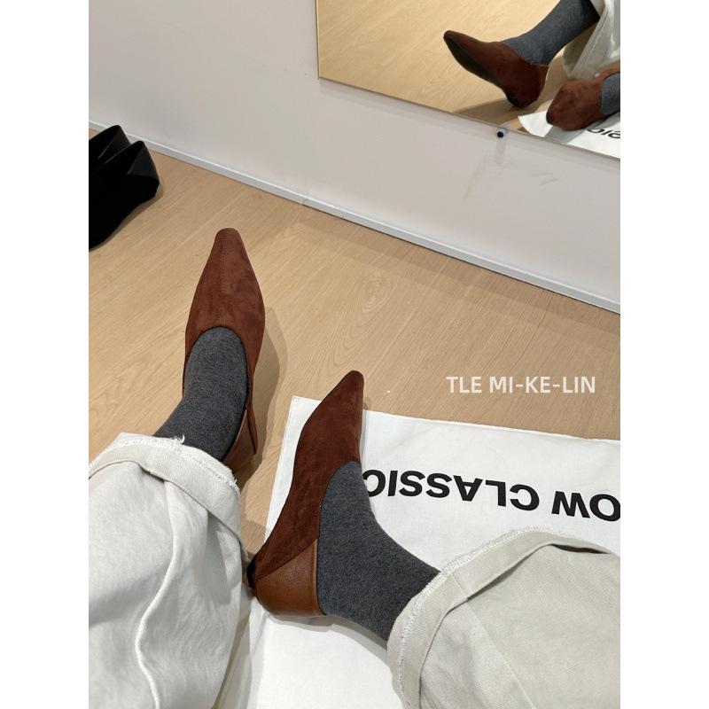 

Ретро темпераментные остроносые туфли на плоской подошве для работы, новинка начала осени, простые замшевые туфли бабушки 39 темно-коричневого