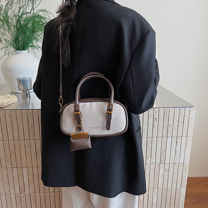 Popular Autumn and Winter Retro Underarm Bowling Bag Women's Niche Bag Black Bag