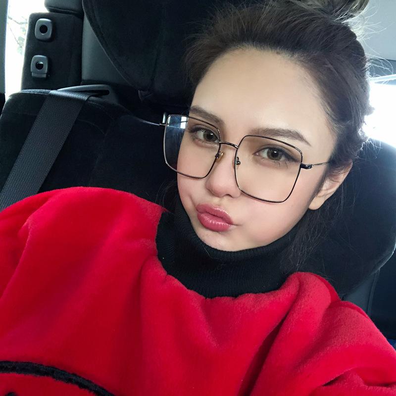 

У Чжоу Янцин такие же очки, Женская квадратная оправа, Золотая окантовка, Плоские зеркала, Крупная оправа, Для круглого лица, Тонкая квадратная оправа, Миопические очки, Мужские blue film чёрный