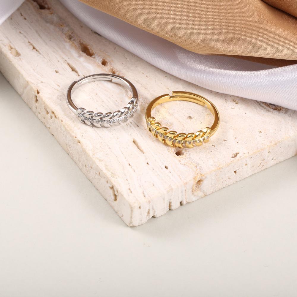 Elegante Anello Unisex Dorato a Spiga di Grano con Diamanti Micro-Incastonati - Stile di Lusso Senza Tempo