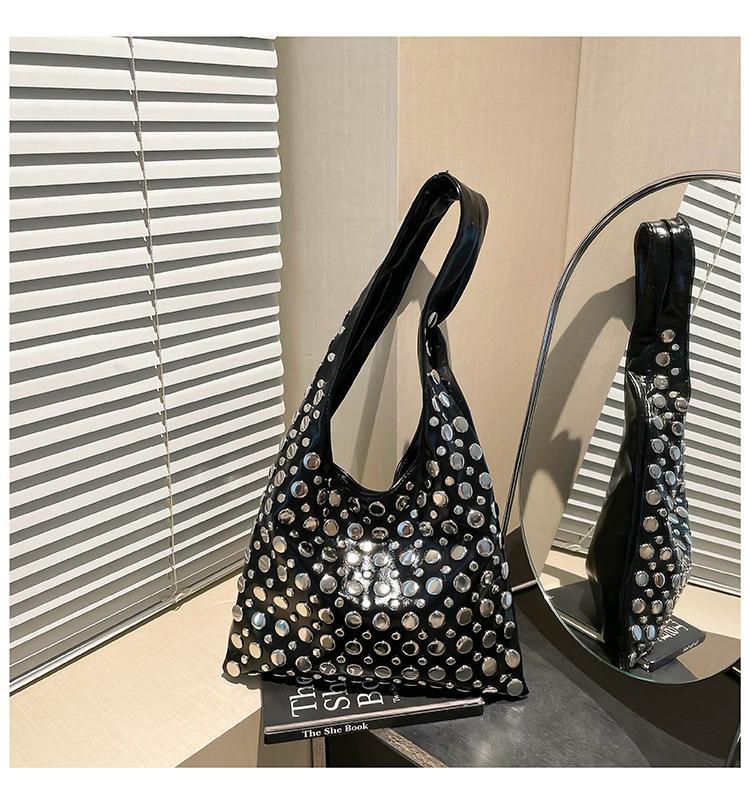 Tasche Damen Punk-Stil Nietenbesetzt Premium Damen-Tasche Wasser-Stil Große Kapazität Damen-Umhängetasche