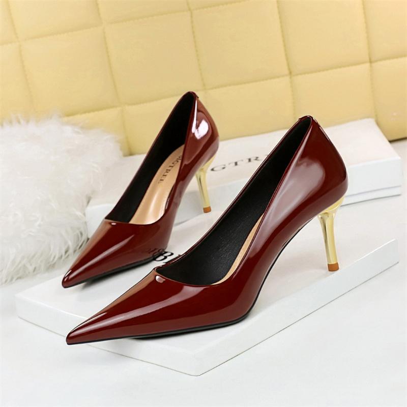 

Fashion Woman Stylish Simple Metal heels Pumps Pointed Toe Shiny Patent Leather High Heels Shoes Occupation Office Shoes Stiletto 34