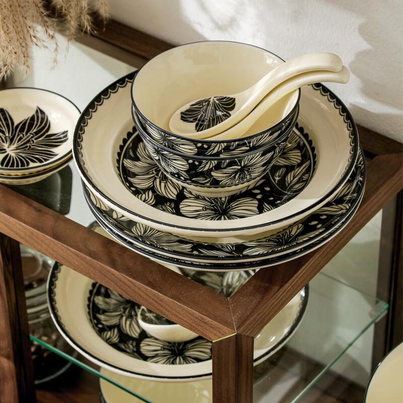 Vintage Lily Ceramic Dinnerware Plate