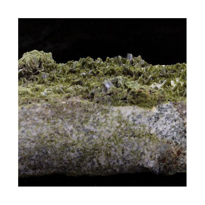 Epidote 1495.2 carats