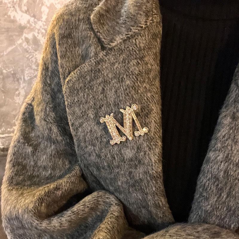 Versatile Letter M Brooch with Rhinestones for Suit Jacket, Fashion Pin