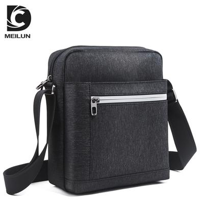 Trendigt mode axelväska Herr Casual Ryggsäck Enkel axel Messenger Bag Oxford tyg Herrväska Herrväska Vertikal