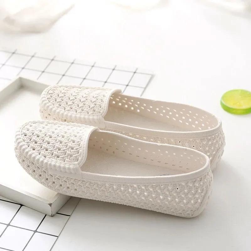 Women's Summer Sandals Flat Work Shoes Nurse Shoes Baotou Soft Bottom Hole Shoes Mother Shoes Non-slip Beach Shoes Peas Shoes