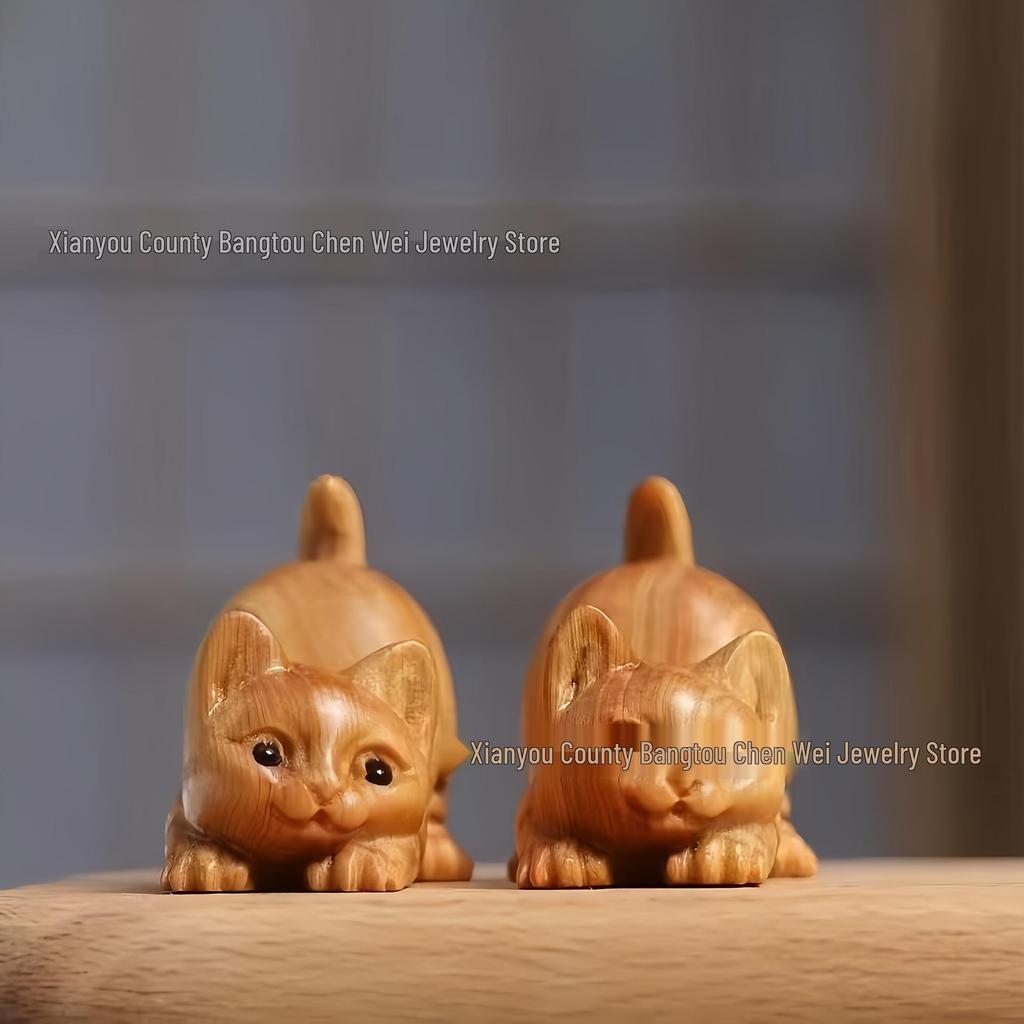 Cliff Cypress Wood Carved Cat Ornament – Cute, Simple, Handheld Desktop Animal Gift for Kids & Girls.
