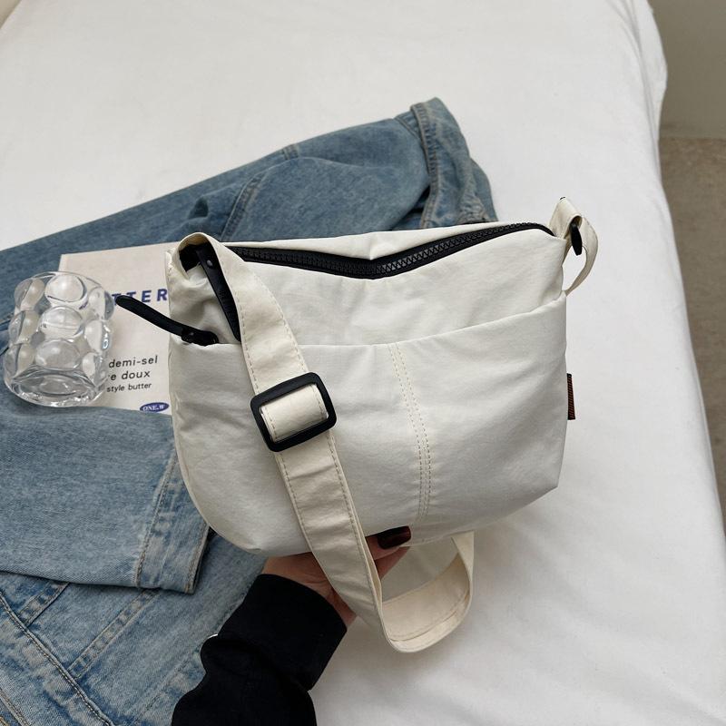 Casual Simple and Lightweight Bag Women's 2025 Spring New Fashion and Popular Versatile Shoulder Bag Commuter Sports Messenger Bag