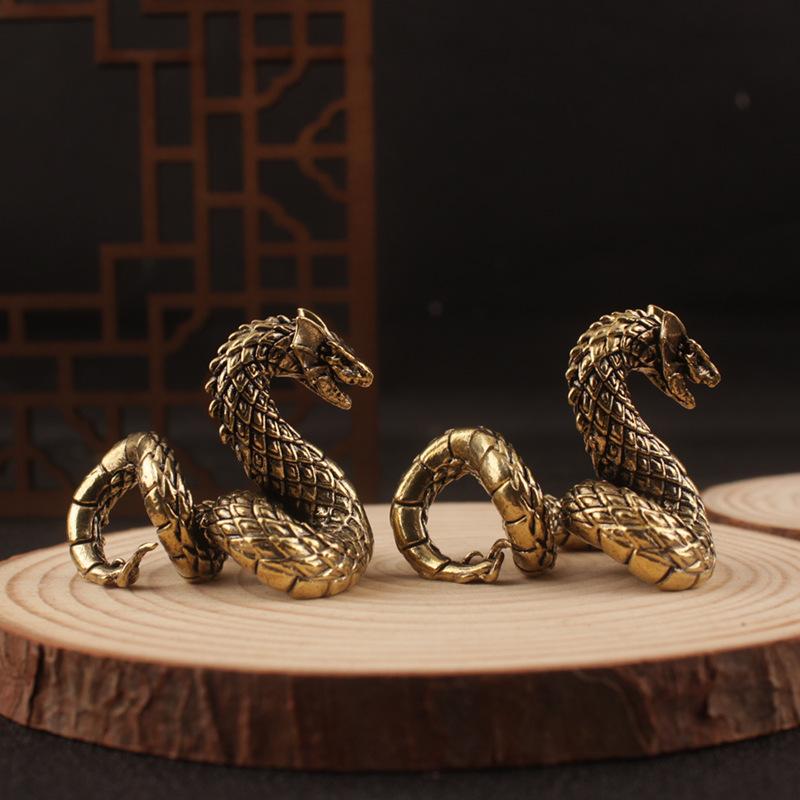 Retro Brass Europe Ancient Beast Flying Dragon Home Decor Ornaments Copper Animal Figurines Fengshui Statue