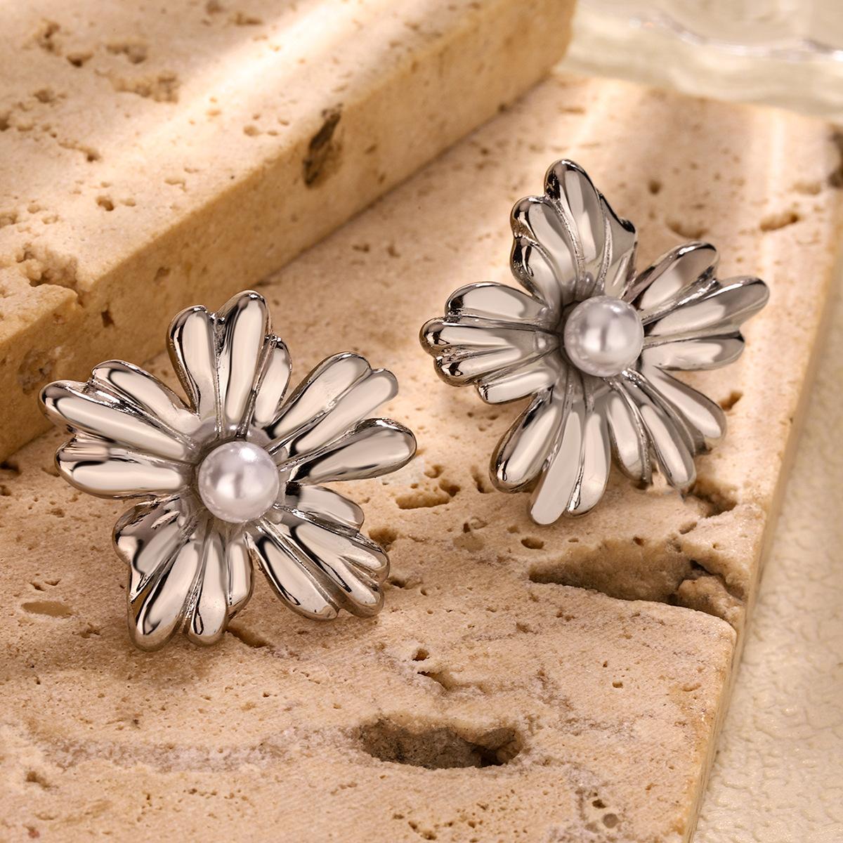 French style 11K gold stainless steel flower stud earrings high sense fashion retro temperament earrings earrings personality