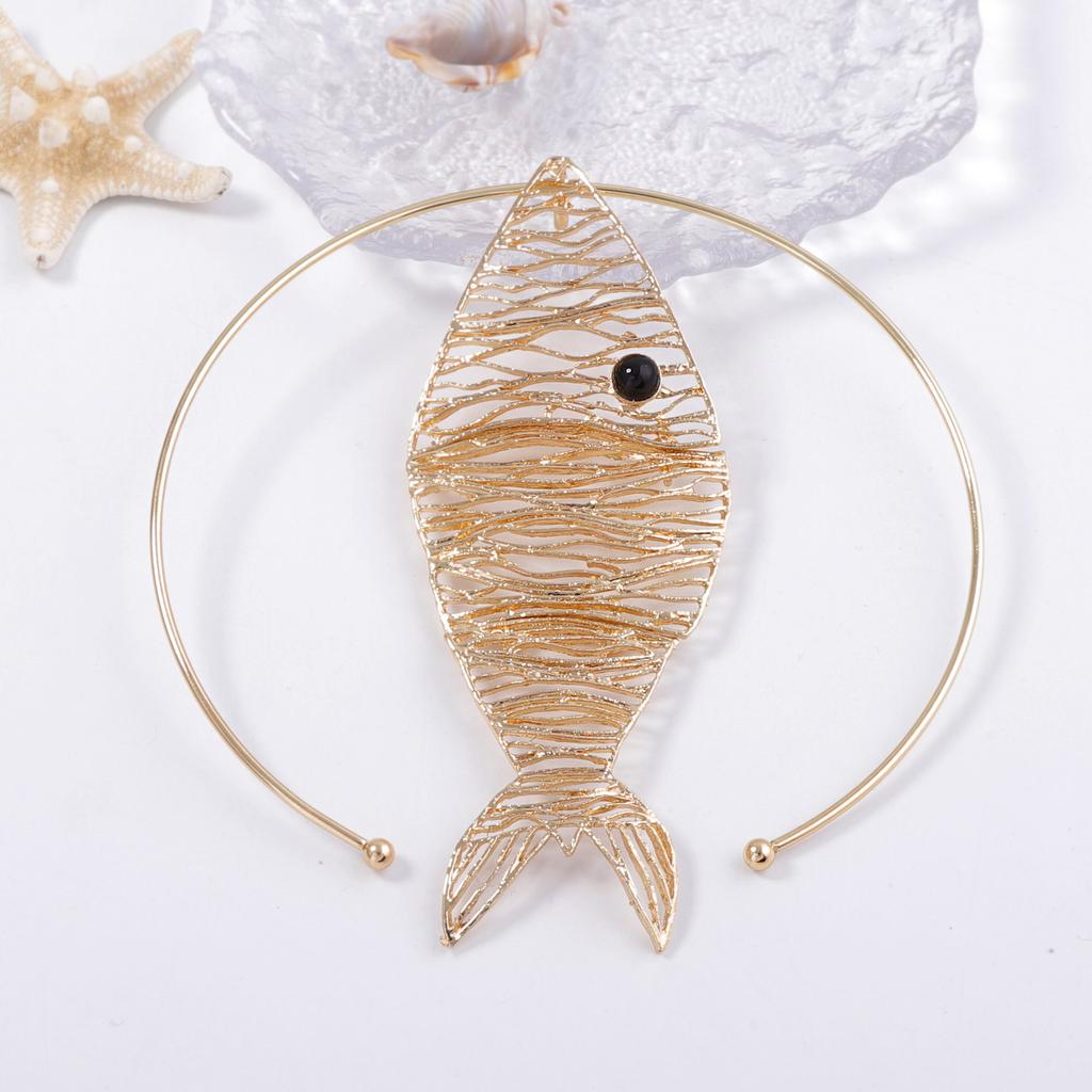 Mode übertrieben schlicht Tier Fischförmige Schlüsselbein Kette Legierung Hohl Fisch Anhänger Halsband Damen Vielseitiger Schmuck