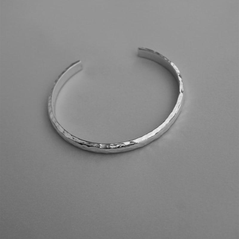 

OURPIERRE HAMMERED CUFF BRACELET SILVER Please contact the brand