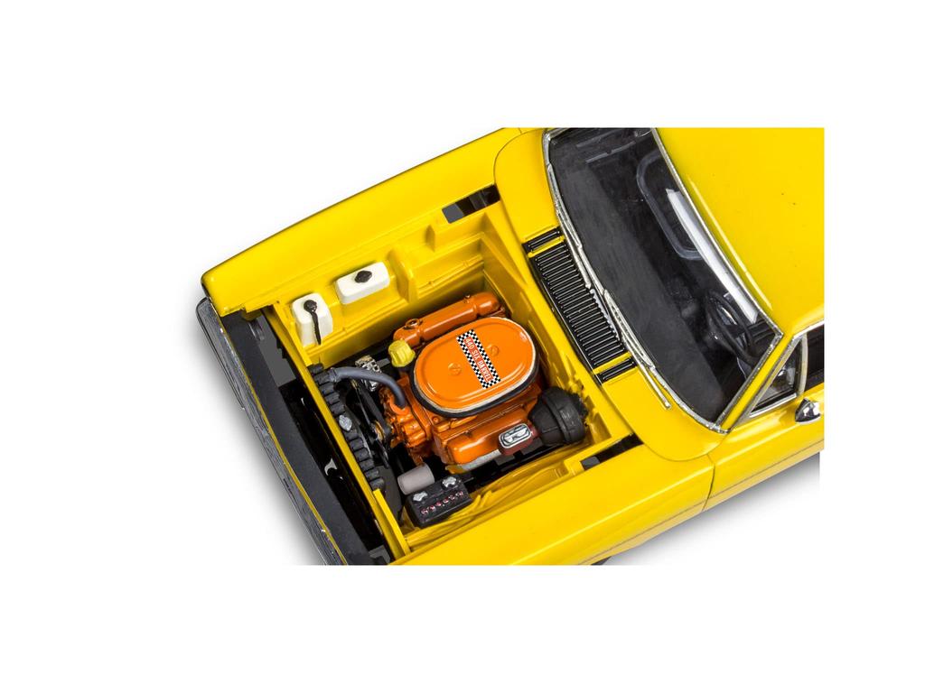 America Revell Scale 14531 Plymouth Road Runner Plastic Model Kit 1/24 (1970)