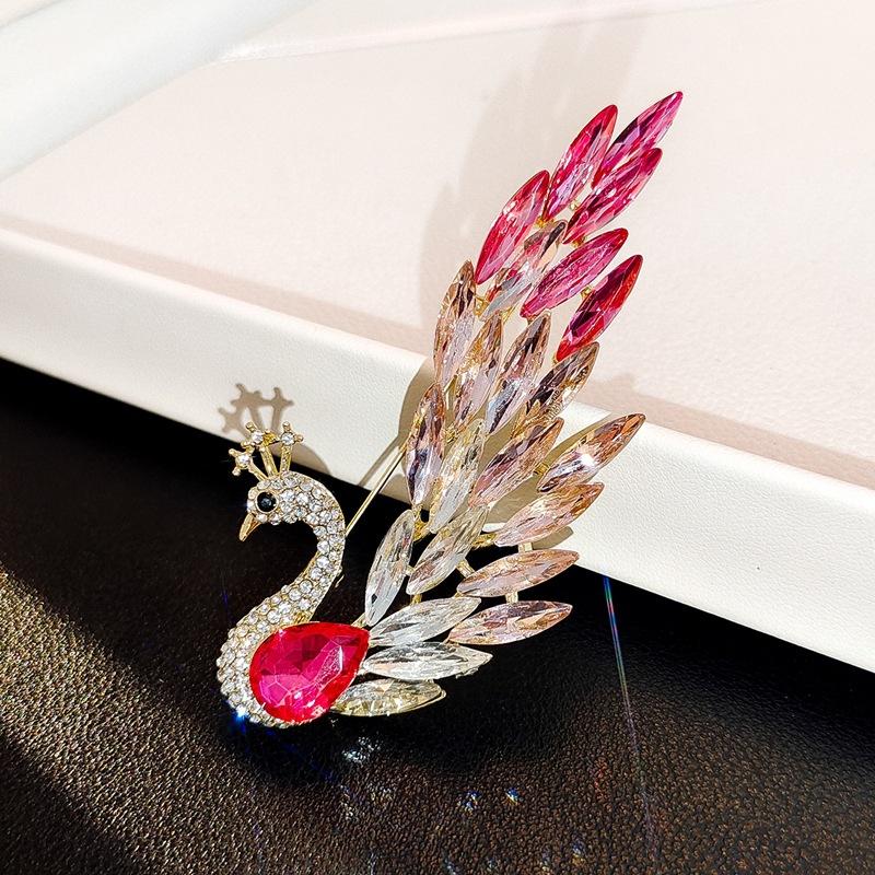 High-End Light Luxury Flower Brooch Female Heavy Industry Design Sense Animal Brooch Diamond Corsage Coat Clothing Accessories