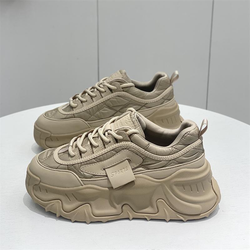 

Модные кроссовки с мягкой подошвой, износостойкие, маленькие белые туфли для женщин, лето 2024, новые туфли для студентов и пап на толстой подошве, прилив 40